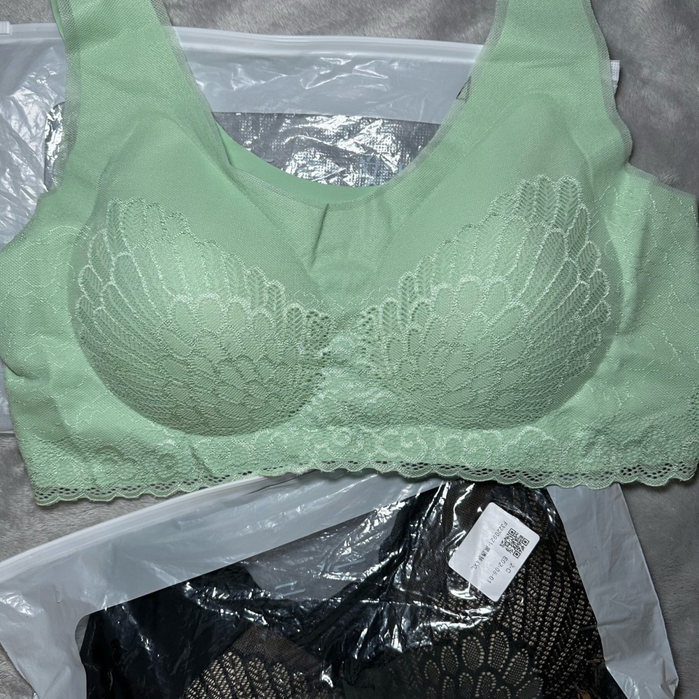 Elegant Lace Women's Bra - Black and Green - Picture 4 of 6
